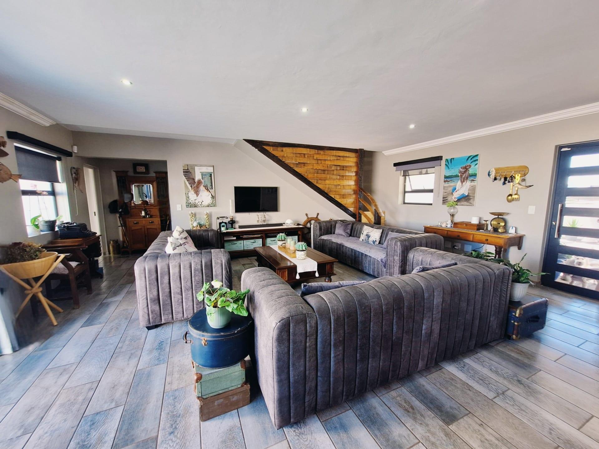 Jacobsbaai Home with Separate Flat — photograph 3