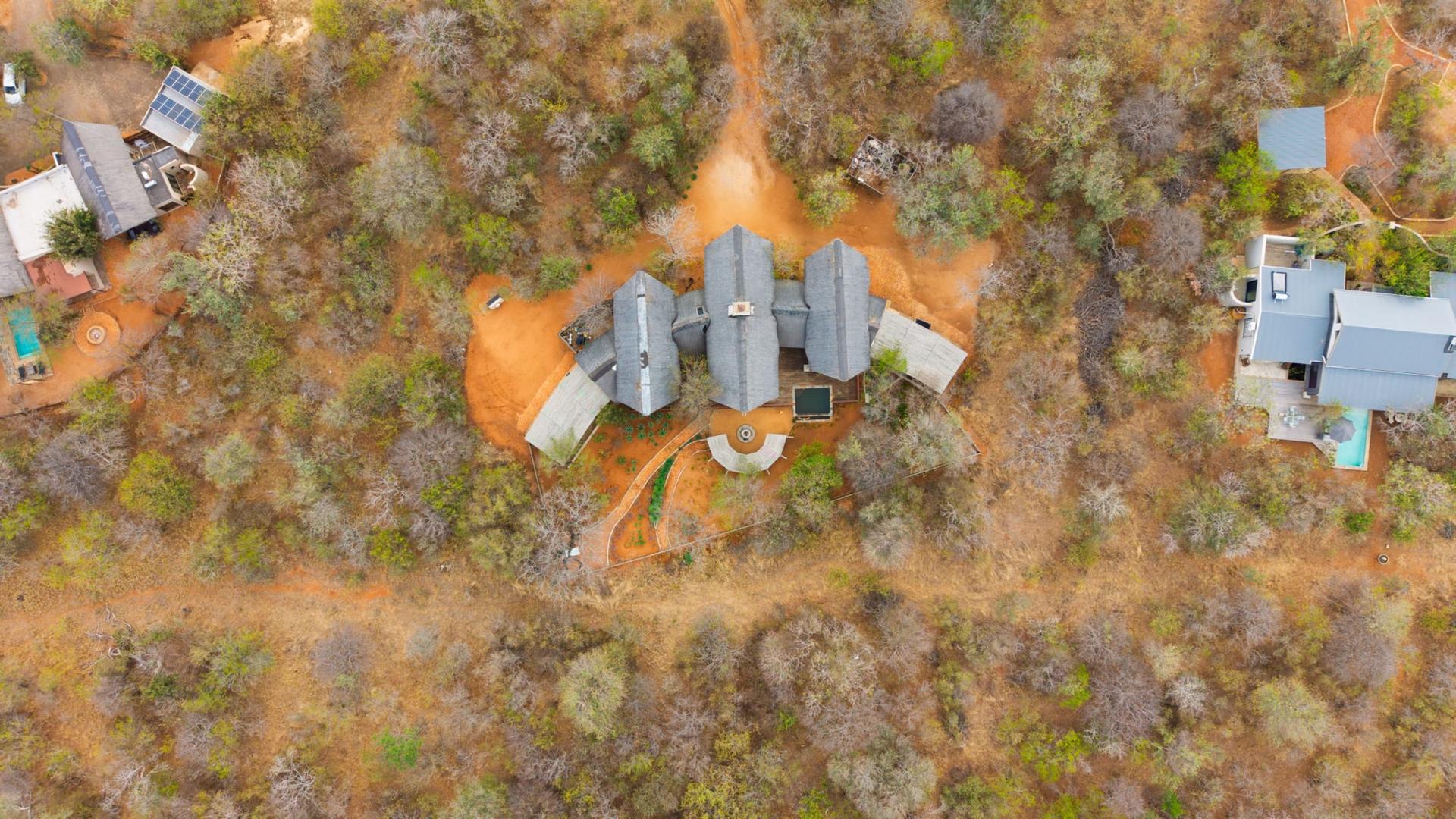 Hoedspruit Wildlife Estate Thatch Lodge — photograph 4