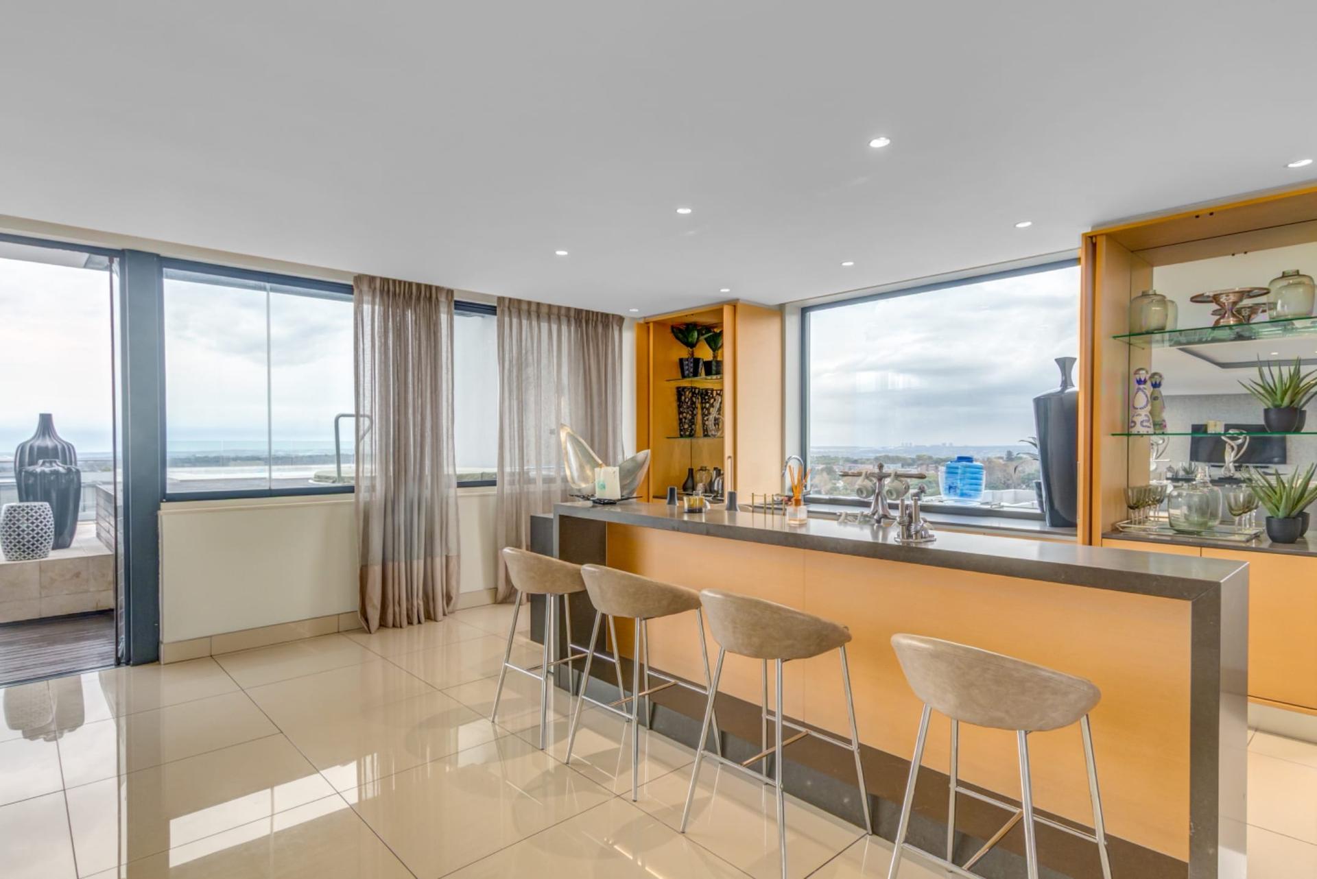 Duplex Penthouse in Houghton Estate — photograph 4
