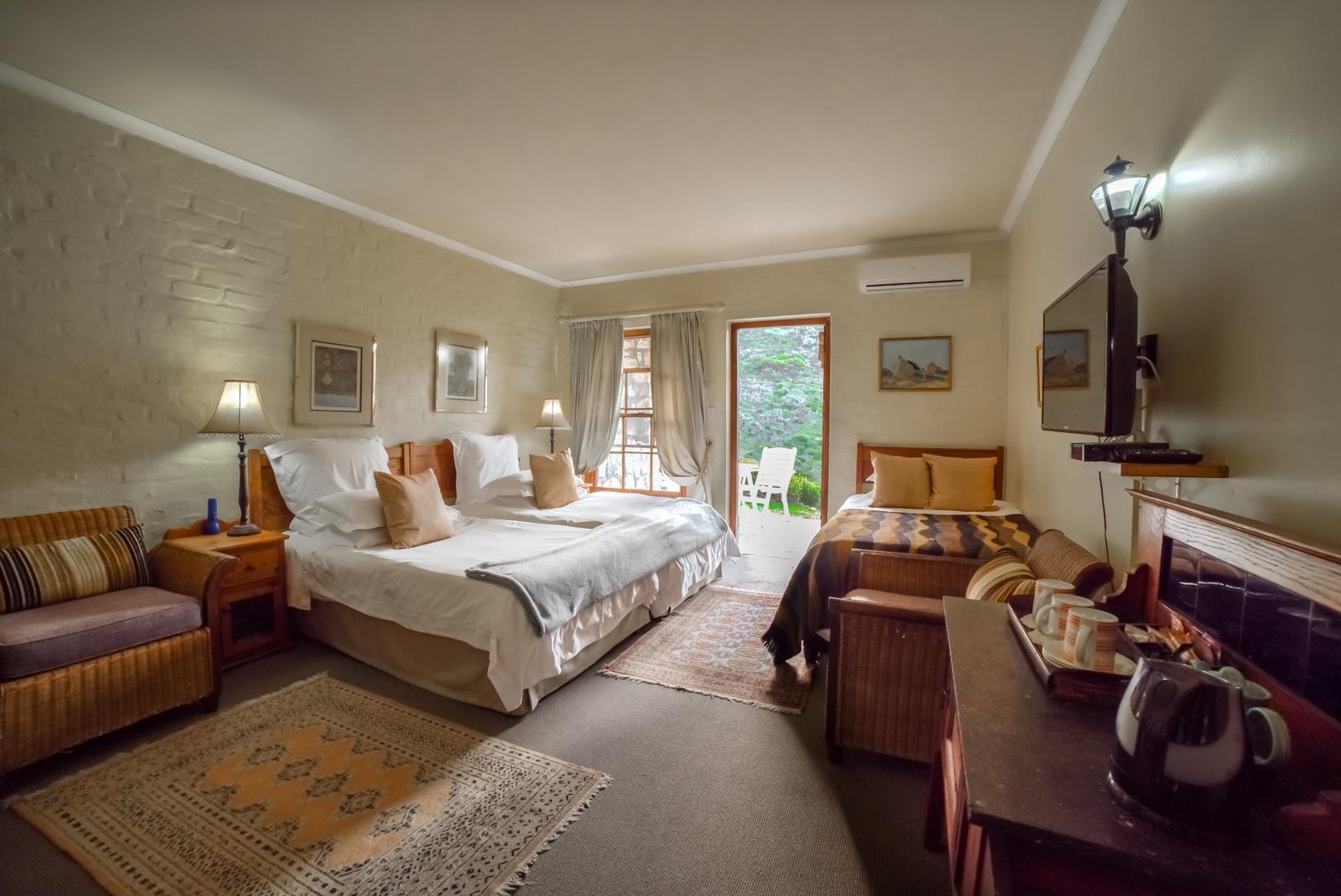 Eight-Suite Ocean-View Guesthouse — photograph 4