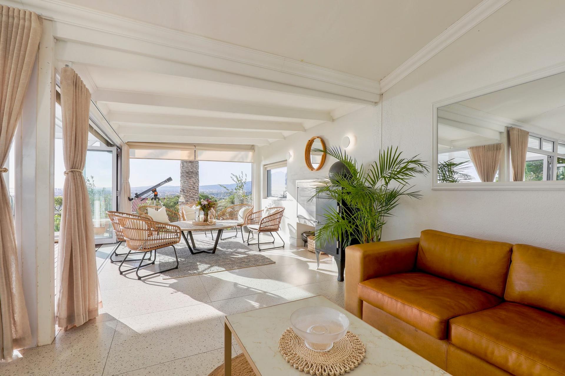 Mediterranean Luxury with Panoramic Ocean Views — photograph 4