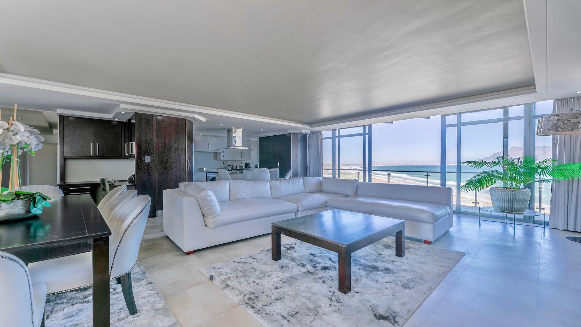 Beachfront Penthouse in Table View — photograph 3