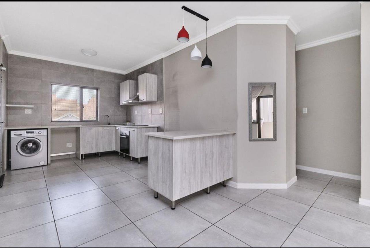 New Two-Bed Apartment in Fourways — photograph 2
