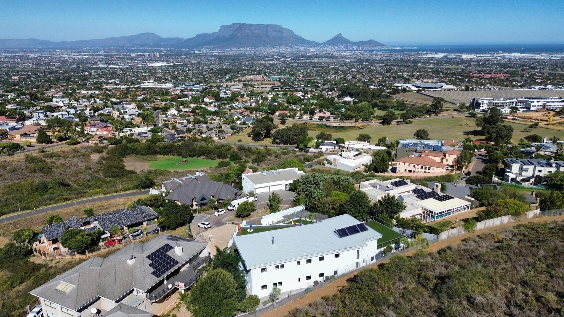 Plattekloof Six-Bed View Home — photograph 4