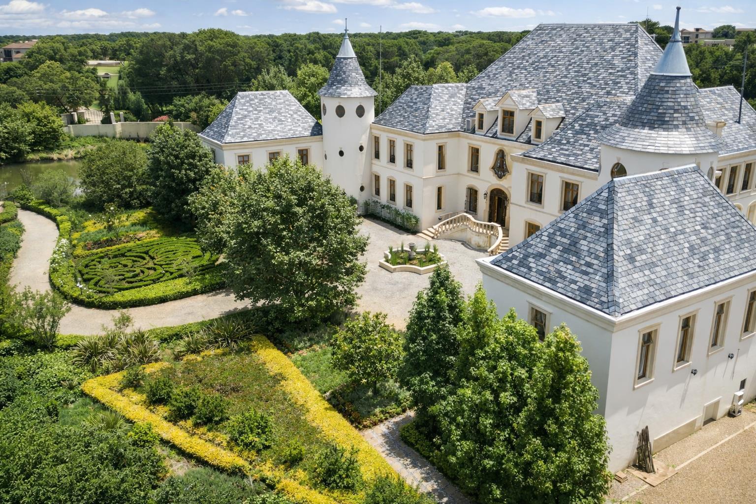 Mooikloof Eight-Bed Chateau — photograph 3