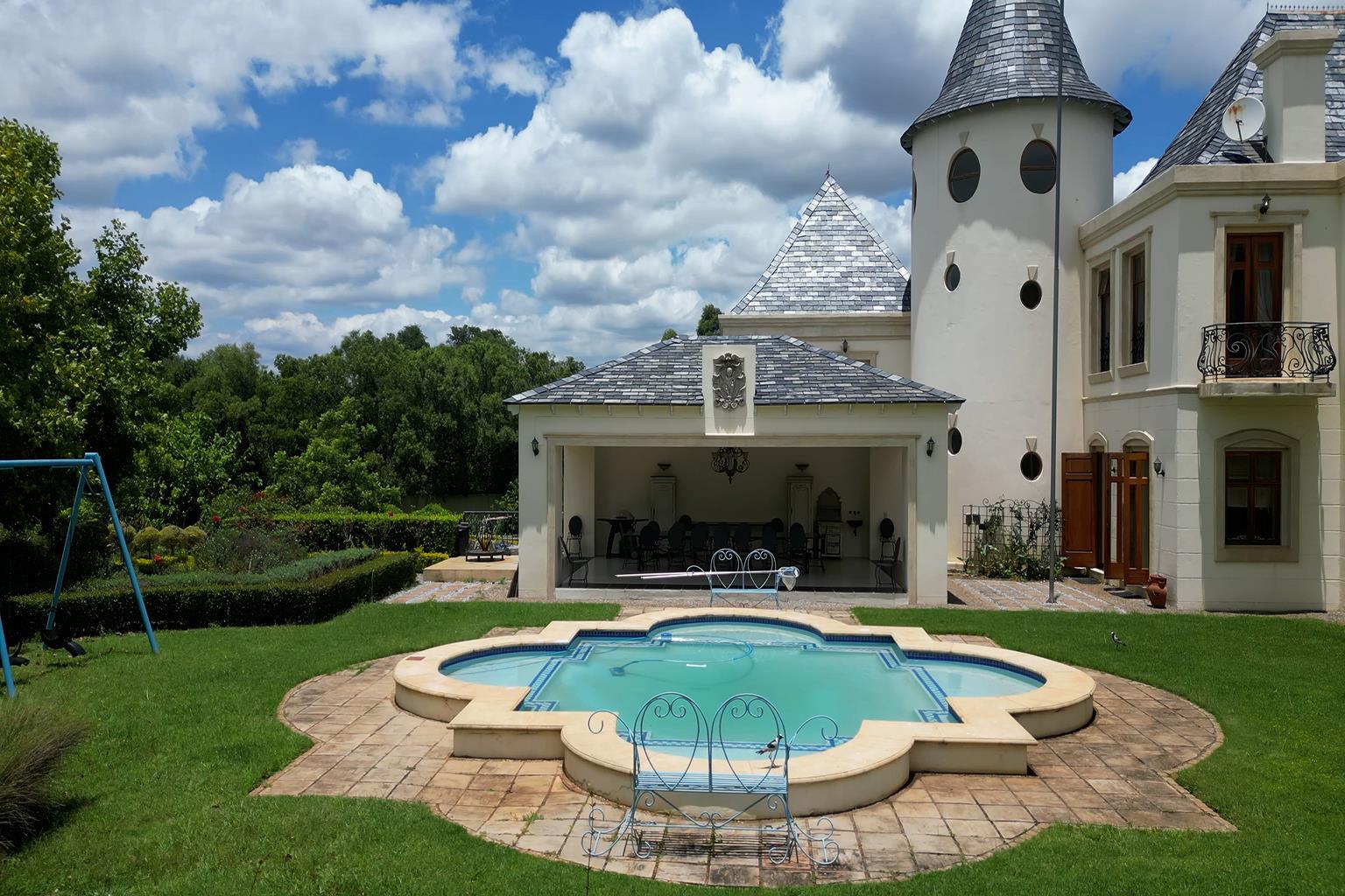 Mooikloof Eight-Bed Chateau — photograph 4