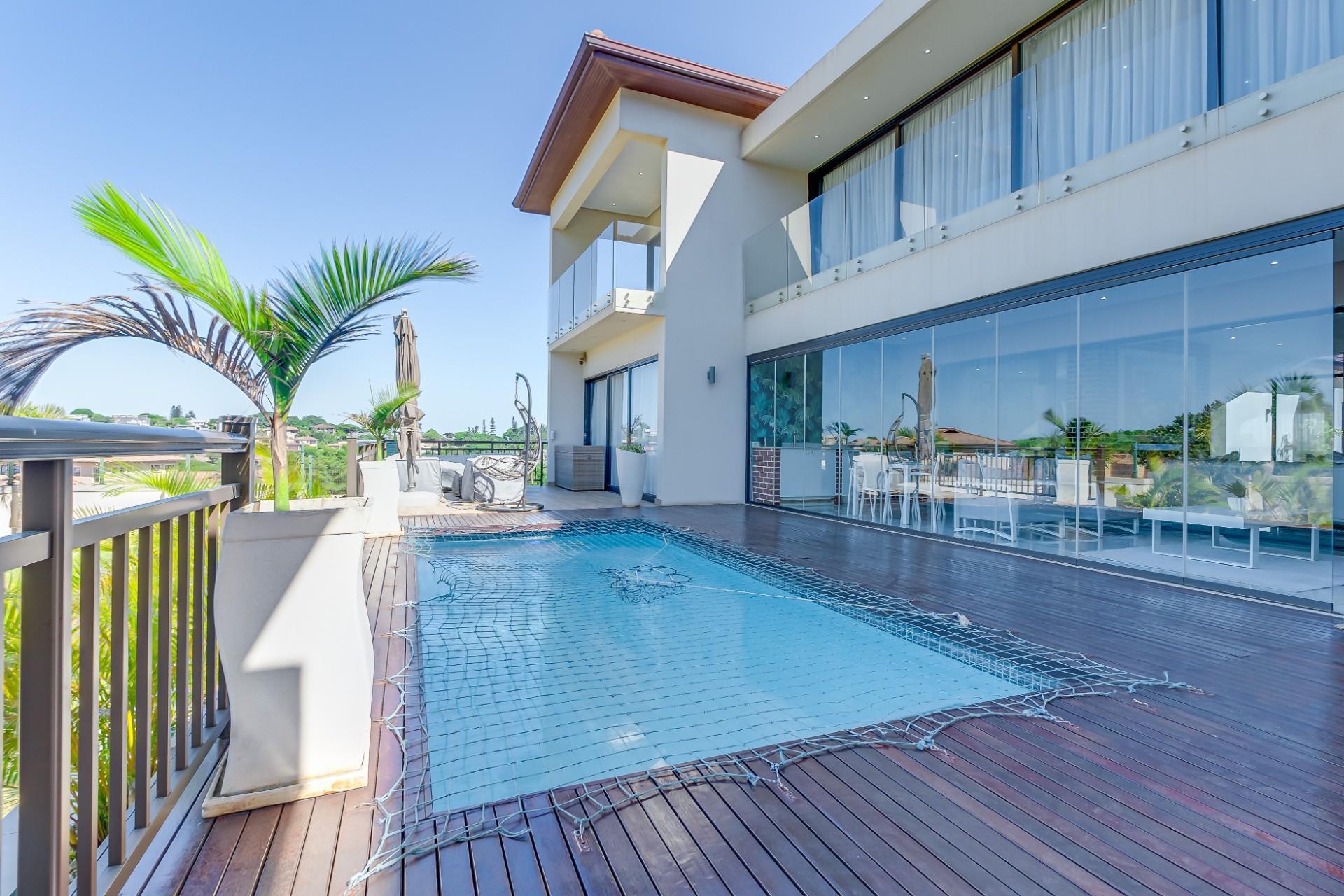 Sheffield Beach Six-Suite Home — photograph 4