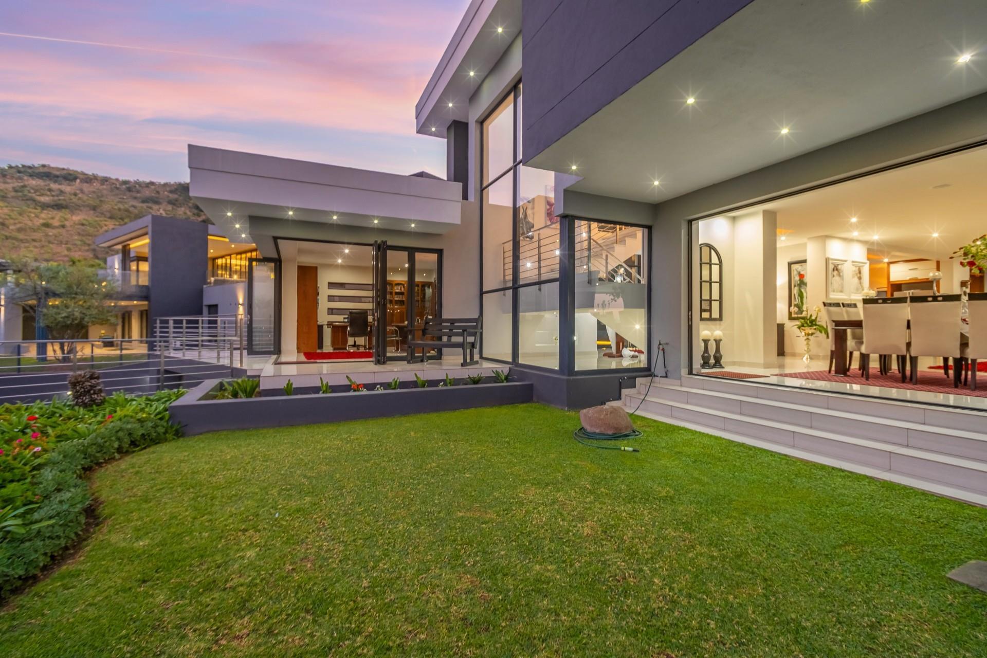 Featherbrooke Rooftop Terrace Home — photograph 2