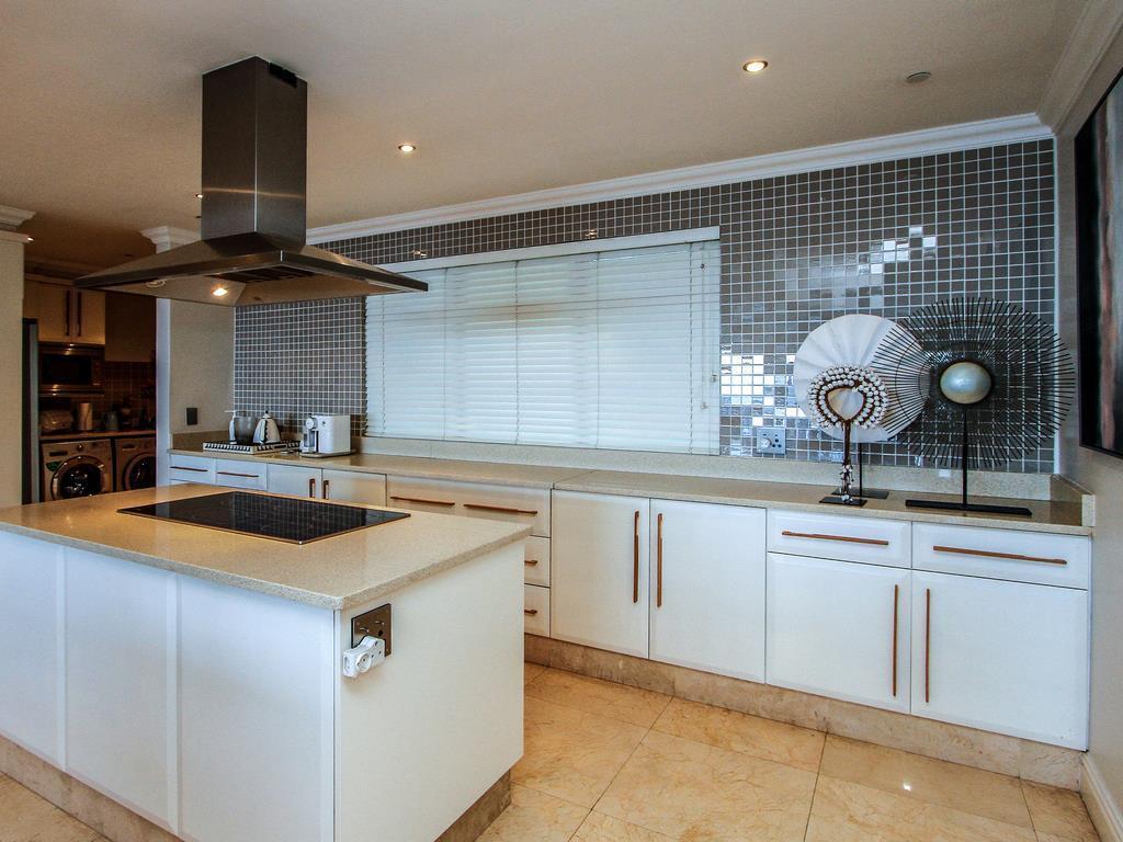 Umhlanga Beachfront Sub-Penthouse — photograph 5