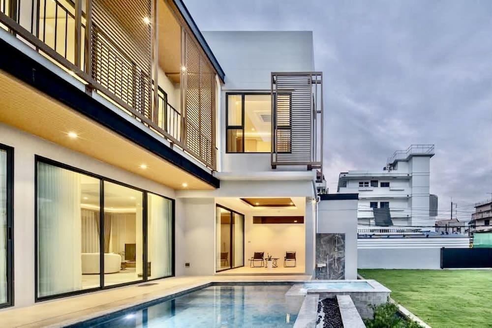 4-Bedroom House in Chiang Mai — photograph 2