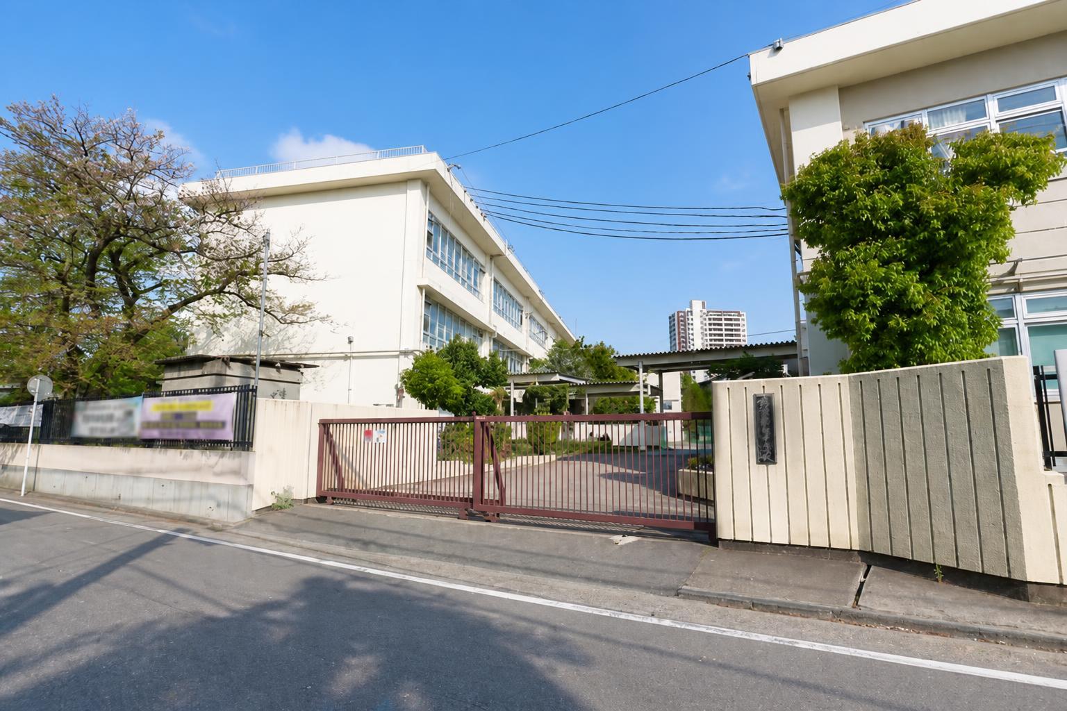 Top-Floor Tower Residence in Kawasaki — photograph 4