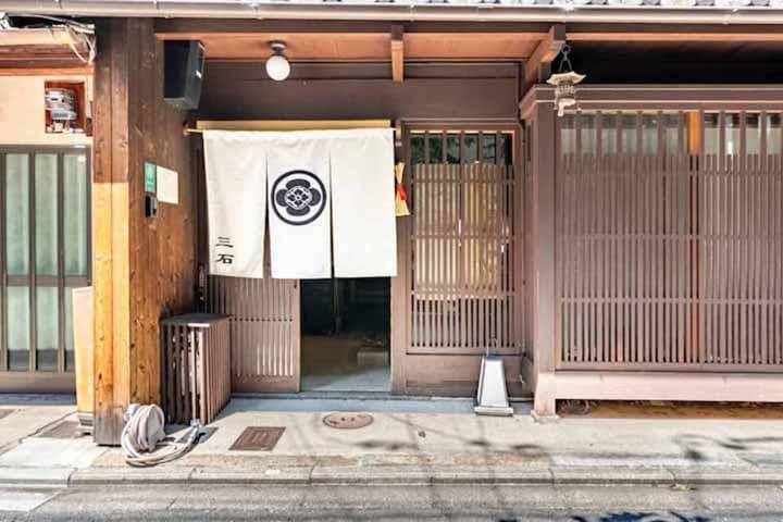 Machiya in Shimogyo-ku, Kyoto — photograph 3