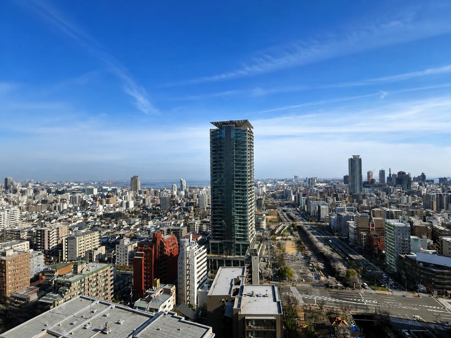 High-Floor Tower Condominium in Kobe — photograph 2