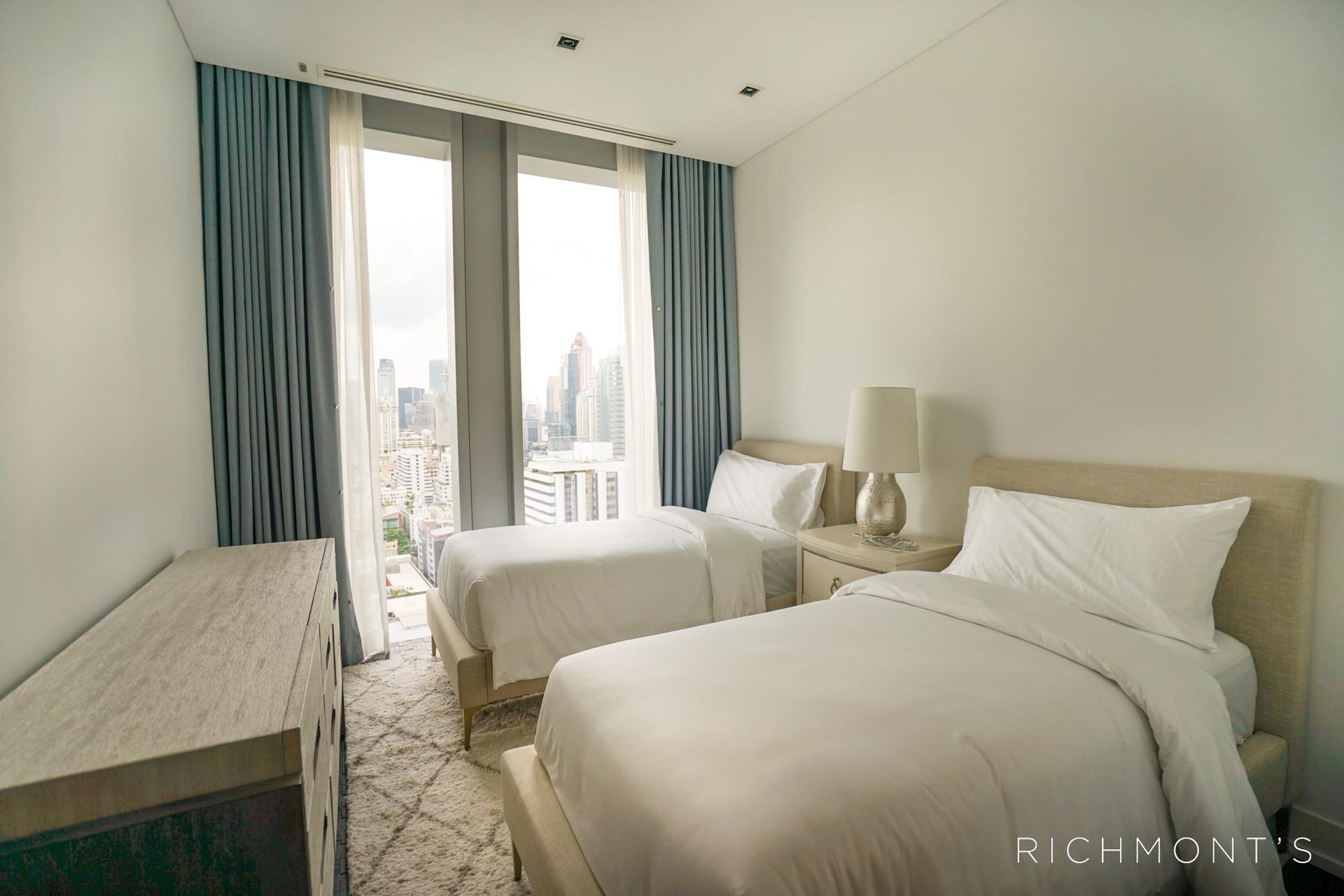 Furnished Three-Bed Residence in Silom — photograph 5