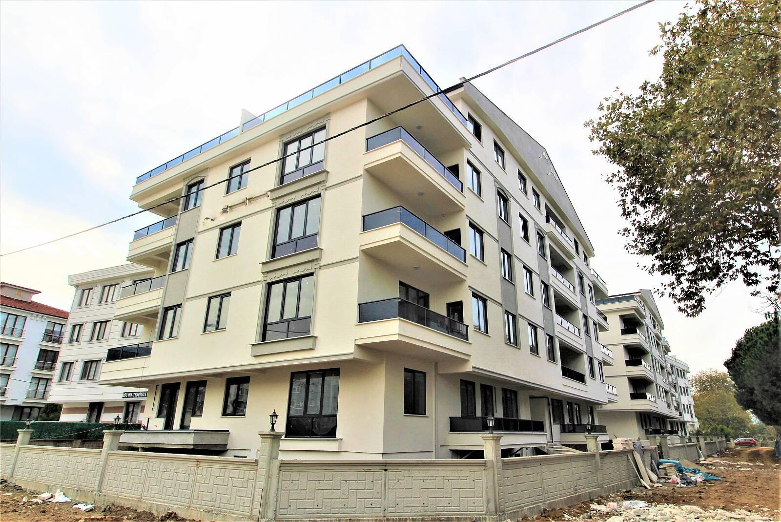 Apartments in Teşvikiye Bld. (Karşıyaka Mh.), Çınarcık — photograph 3