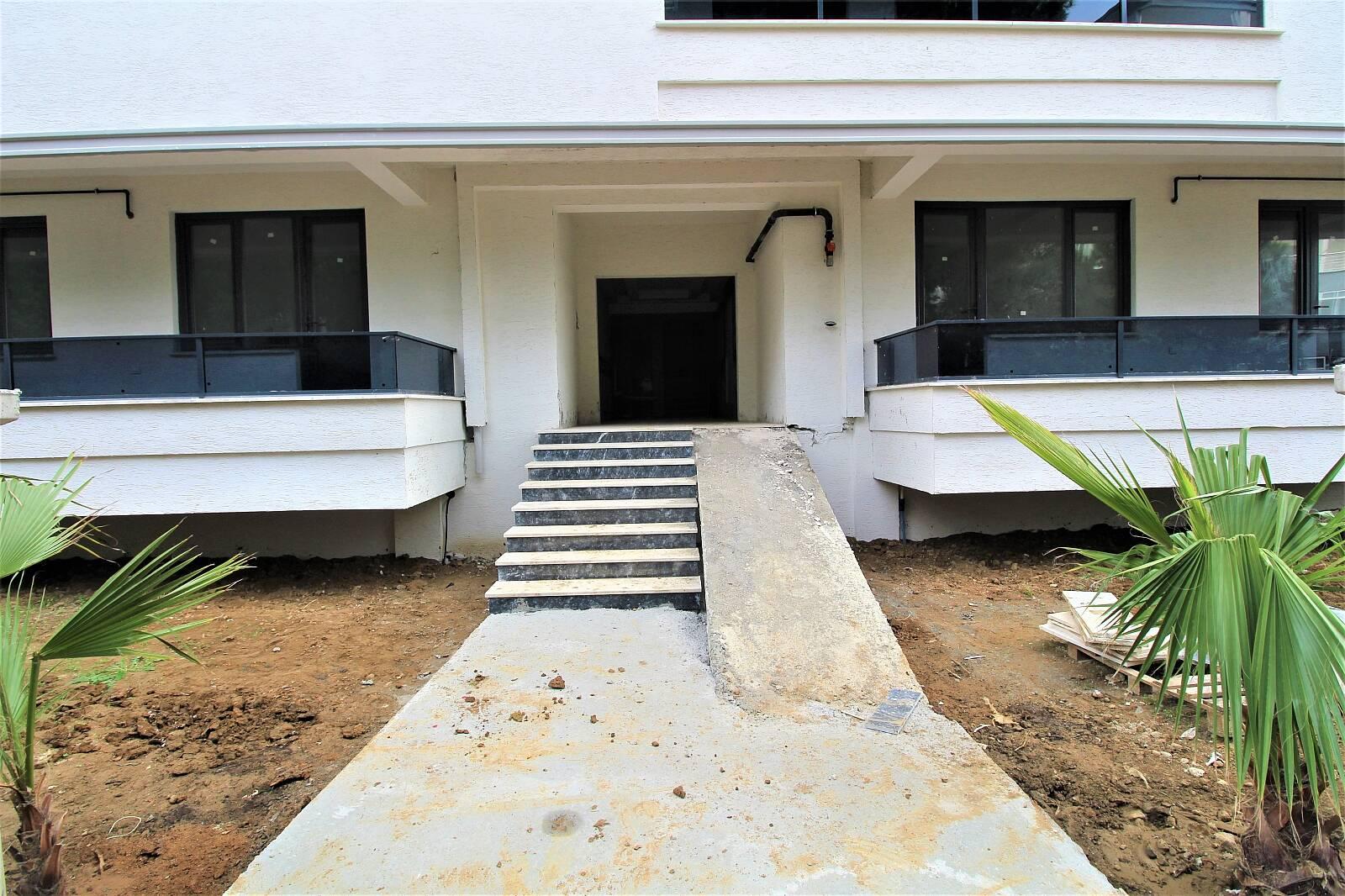 Apartments in Teşvikiye Bld. (Karşıyaka Mh.), Çınarcık — photograph 4