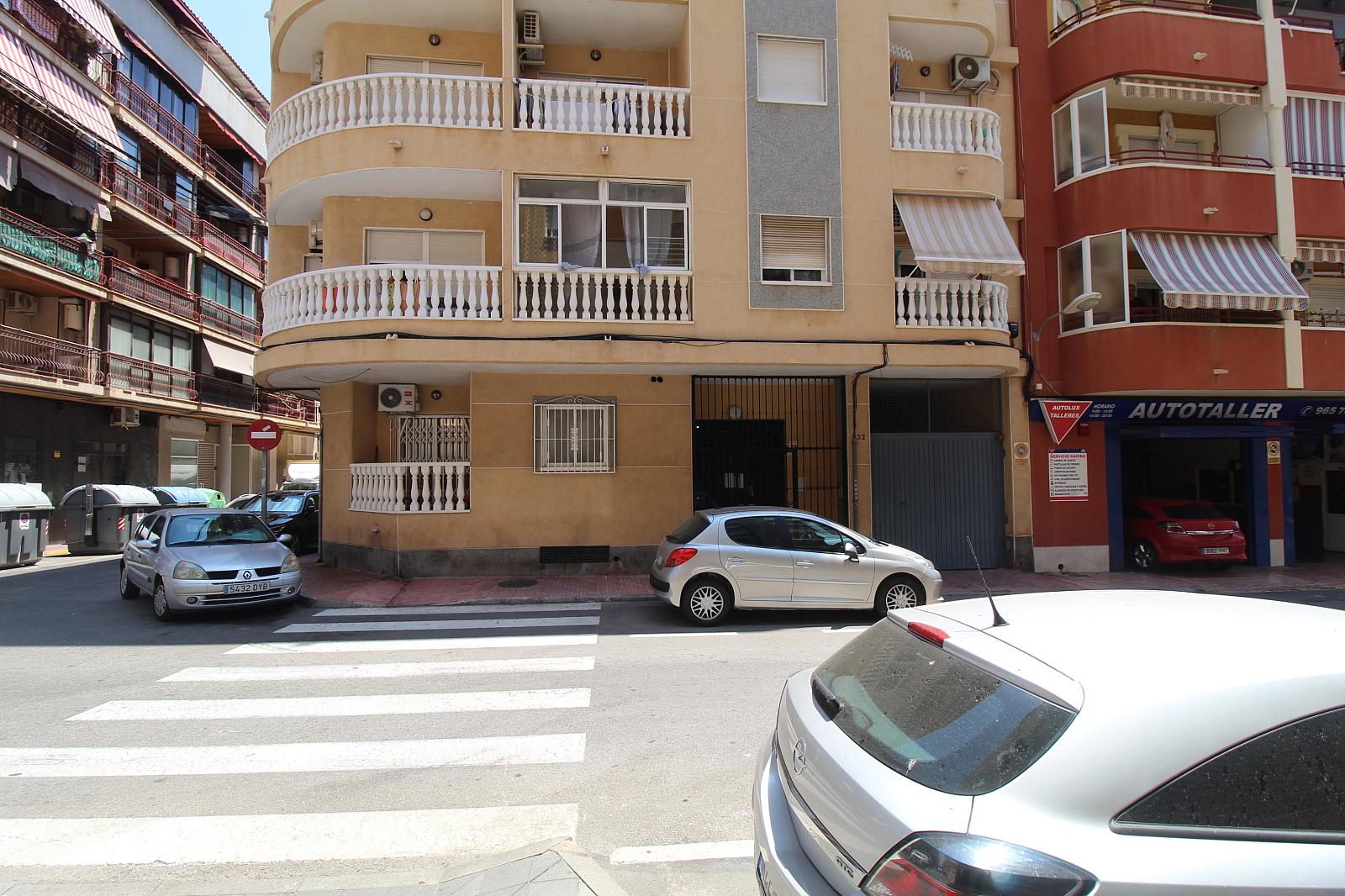 Apartments in Torrevieja Centro, Torrevieja — photograph 2
