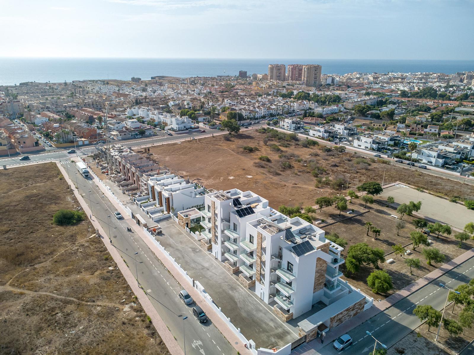 Apartments in Torrevieja Centro, Torrevieja — photograph 5