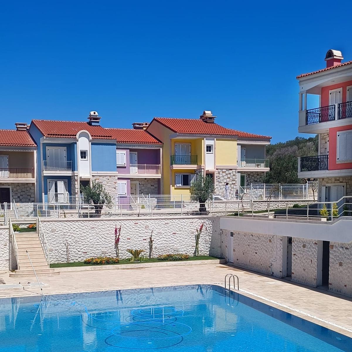 Apartments in Kemal Atatürk, Foça — photograph 3