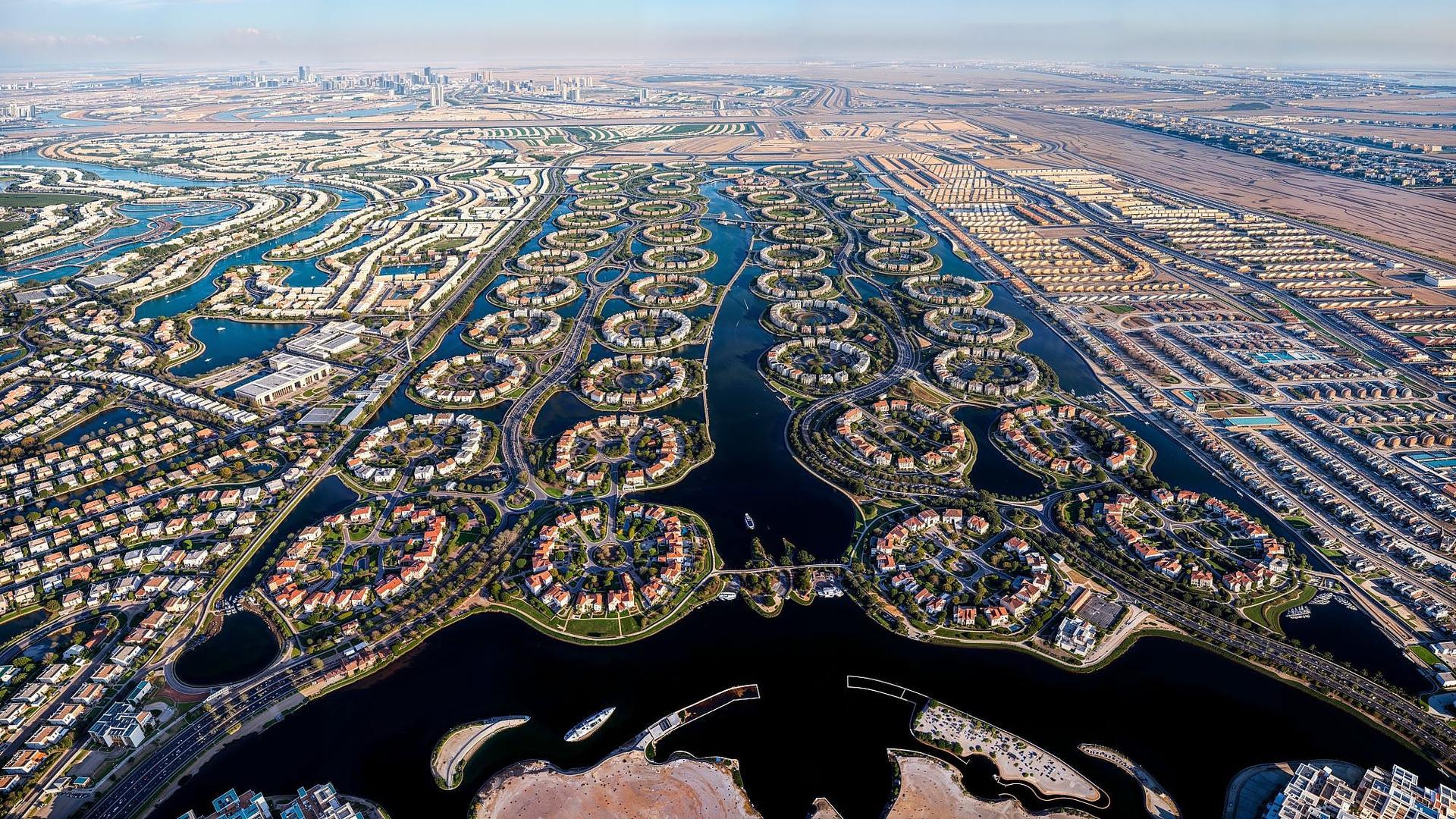 Apartments in Jumeirah Lake Towers, Dubai — photograph 4