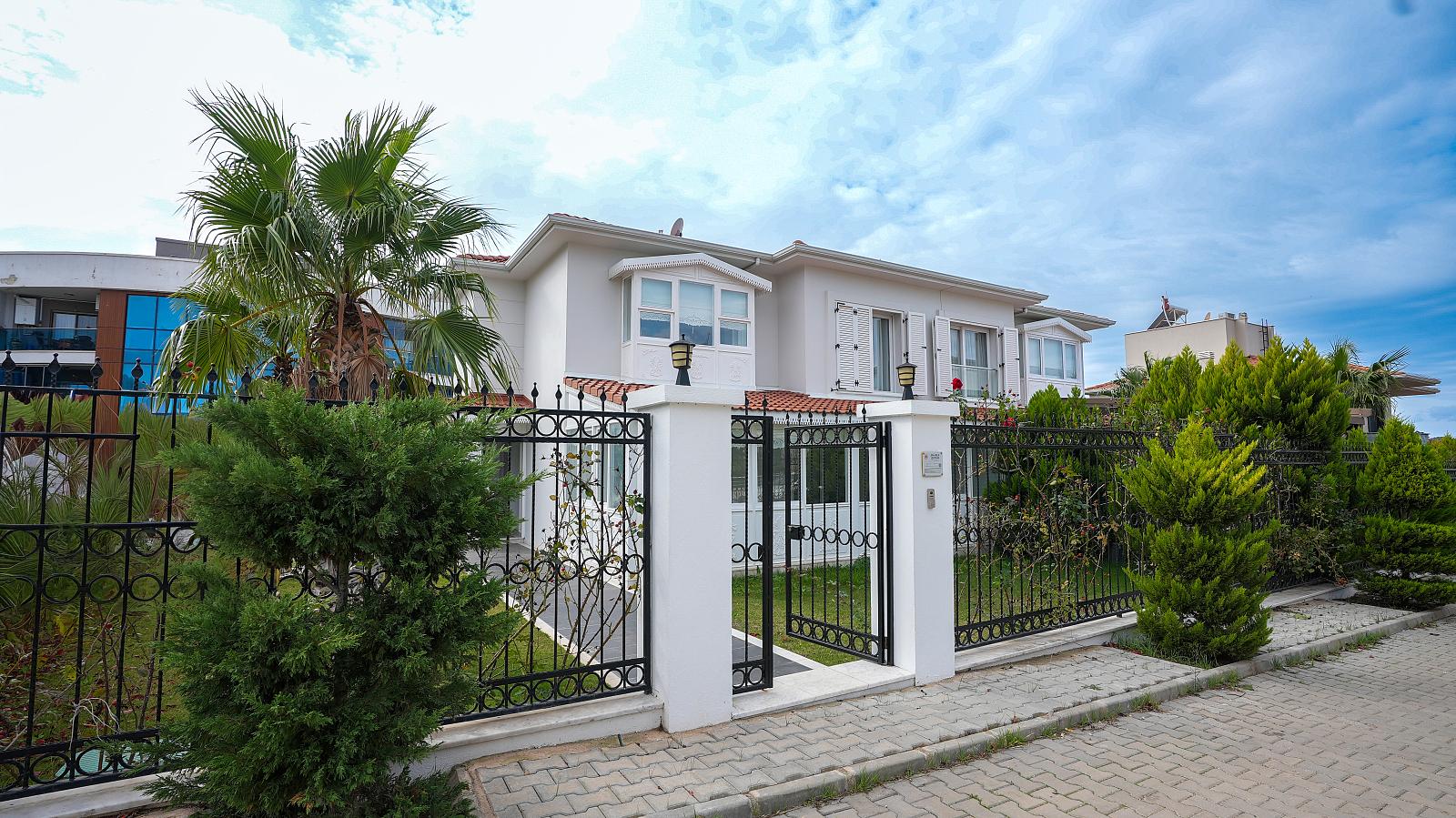 Apartments in Mustafa Kemal Paşa, Güzelbahçe — photograph 4