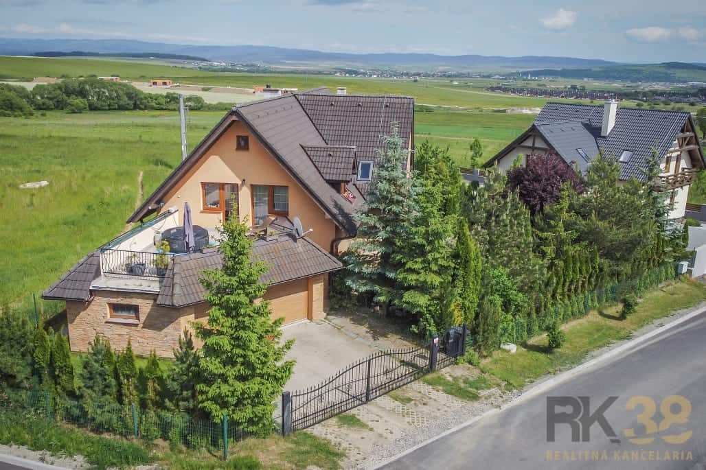 Family House with Pool in Stará Lesná