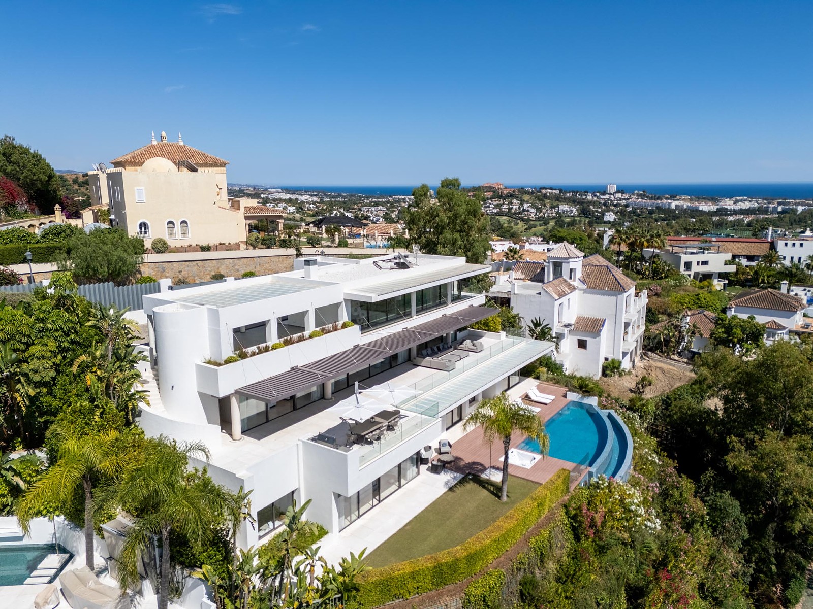 Apartments in La Quinta, Benahavís (AGP-01073)